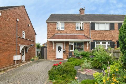2 bed property, in Gauden Road, £180,000