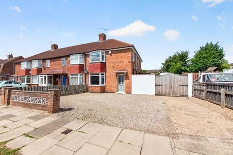 3 bed property, in Monkton Road, £375,000
