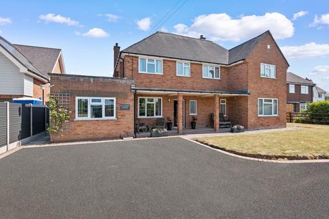 4 bed property, in Wychbury House, £775,000