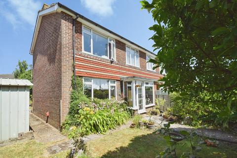 3 bed property, in Main Road, £350,000