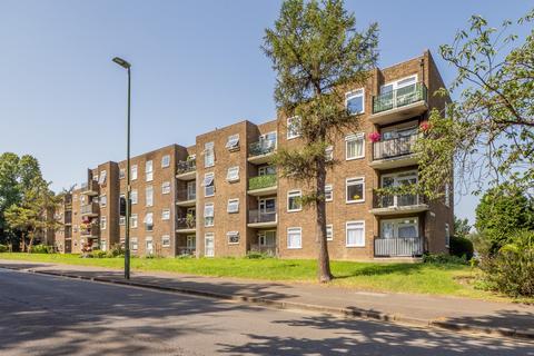 2 bed property, in Willow Road, £300,000