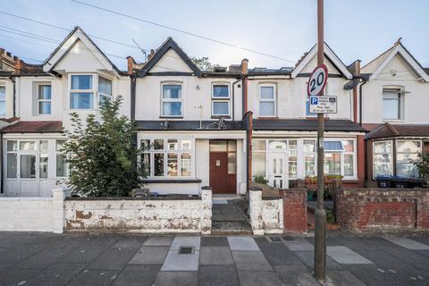 2 bed property, in Whitford Gardens, £400,000