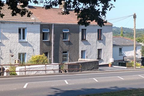 2 bed property, in Holmbush Road, £130,000
