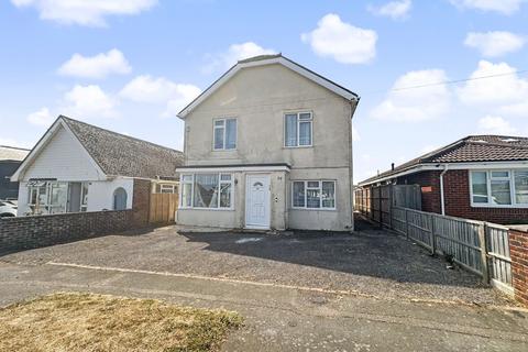 4 bed property, in Gladys Avenue, £375,000