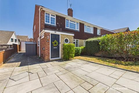 3 bed property, in Dalby Crescent, £425,000