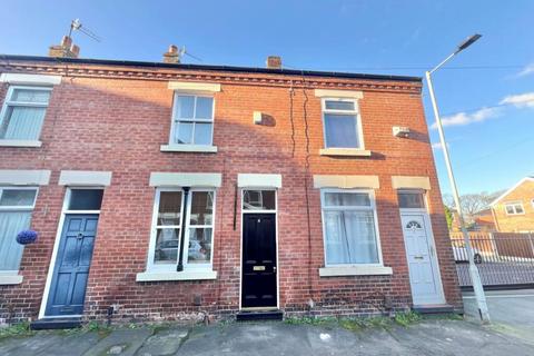2 bed property, in Lilac Street, £165,000