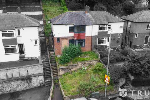 3 bed property, in Bradford Road, £90,000