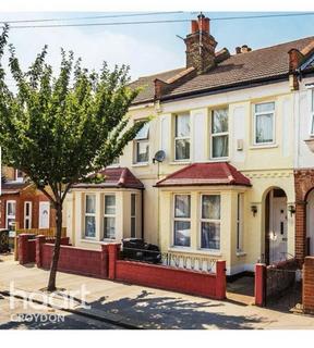 3 bed property, in Pemdevon Road, £425,000