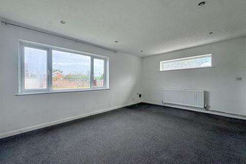 3 bed property, in Starling Close, £310,000