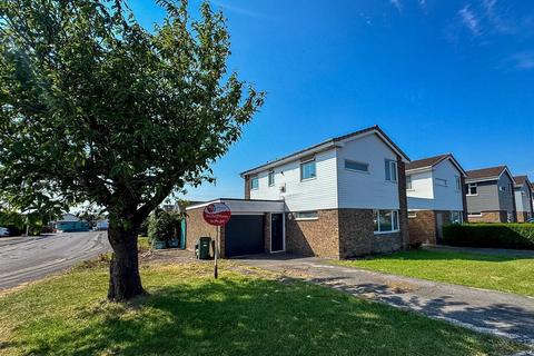 3 bed property, in Starling Close, £310,000