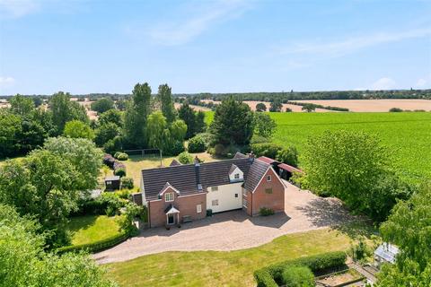 6 bed property, in Grove Lane, £900,000