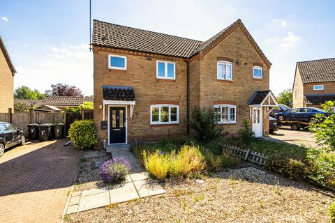 3 bed property, in Manor Road, £220,000