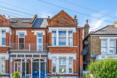 3 bed property, in Wolfington Road, £600,000
