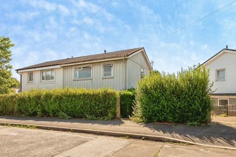 3 bed property, in Caincross Road, £160,000