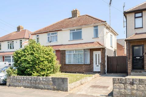2 bed property, in Arle Avenue, £245,000