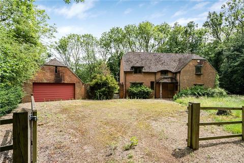 5 bed property, in Bascote Heath, £450,000