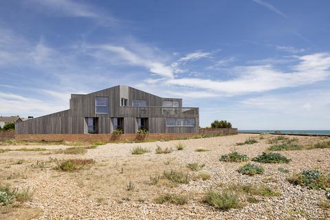 6 bed property, in Beach Road, £3,000,000