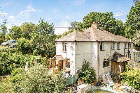 3 bed property, in Selham Road, £485,000