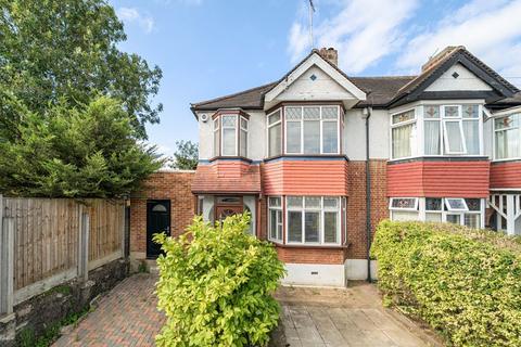 3 bed property, in 1 Chelsworth Drive, £325,000