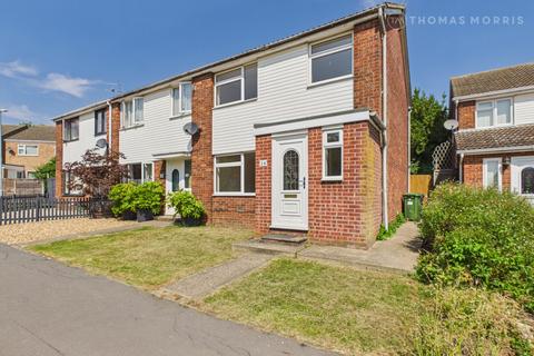 3 bed property, in Curlew Close, £240,000