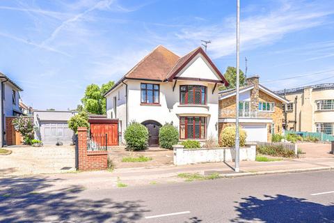 4 bed property, in Southchurch Boulevard, £675,000
