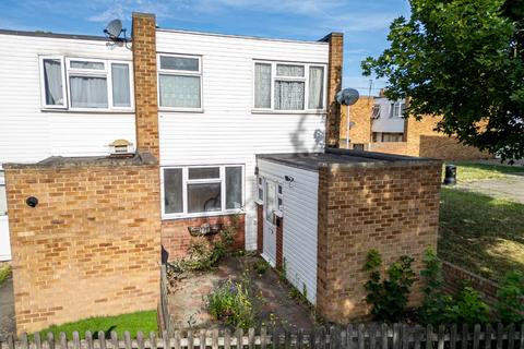 3 bed property, in Tooley Street, £270,000