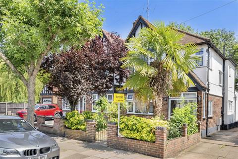 3 bed property, in Nathans Road, £650,000