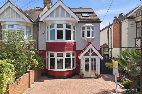 5 bed property, in Douglas Road, £1,200,000