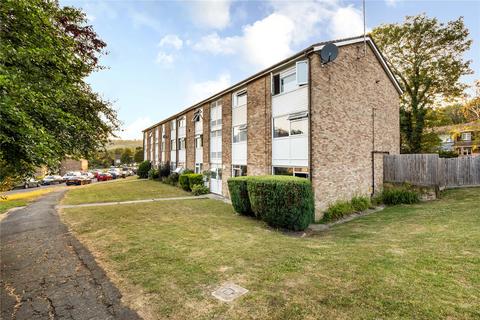 2 bed property, in Barnetts Shaw, £200,000