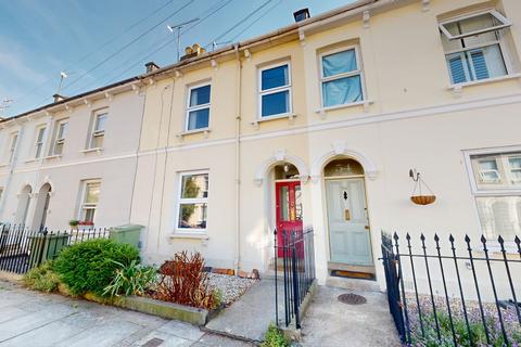2 bed property, in Brighton Road, £365,000