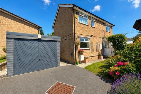 3 bed property, in Oakleigh Road, £324,995