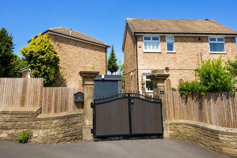 3 bed property, in Oakleigh Road, £324,995