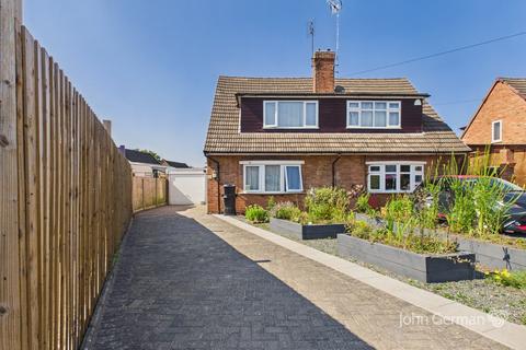 3 bed property, in Standing Butts Close, £280,000