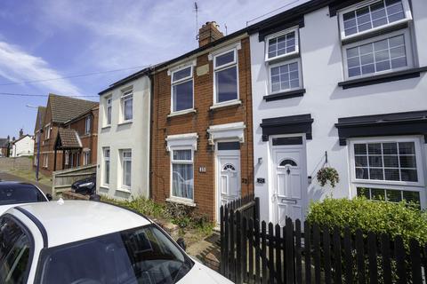 2 bed property, in Maidstone Road, £165,000
