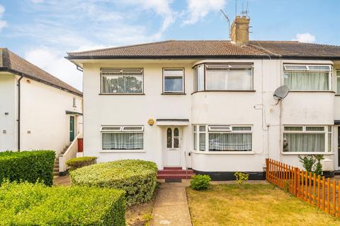 2 bed property, in Cavendish Avenue, £430,000