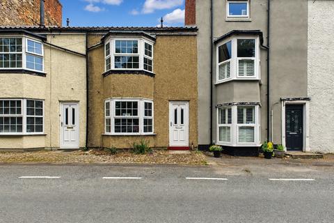 2 bed property, in Low Green, £210,000