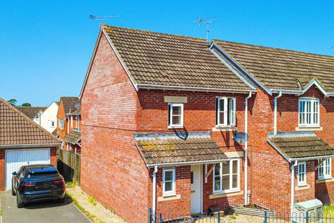 3 bed property, in Manning Road, £240,000