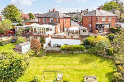 3 bed property, in Hillcrest Avenue, £325,000