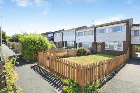 3 bed property, in Orslow Walk, £160,000