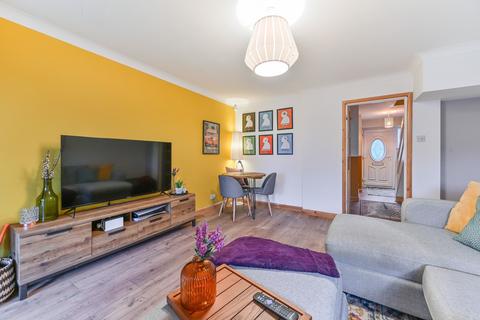 2 bed property, in Croftside, £360,000