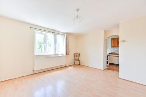 2 bed property, in Brewery Close, £230,000