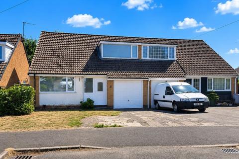 3 bed property, in Darwin Close, £250,000