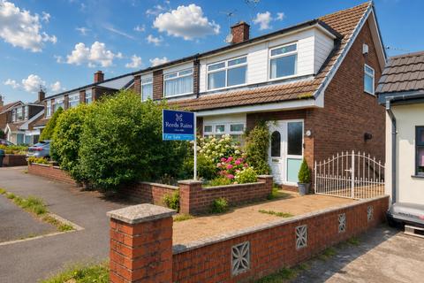 3 bed property, in Cranfield Road, £180,000