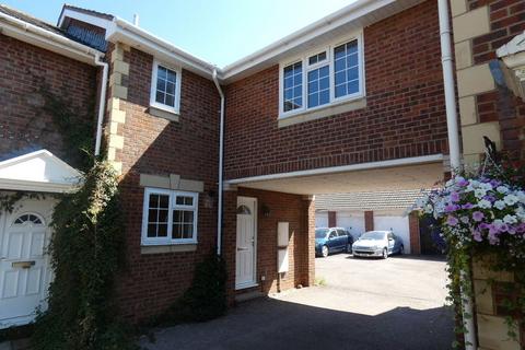 3 bed property, in Fosse Close, £235,000