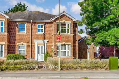 1 bed property, in Hambledon Road, £160,000