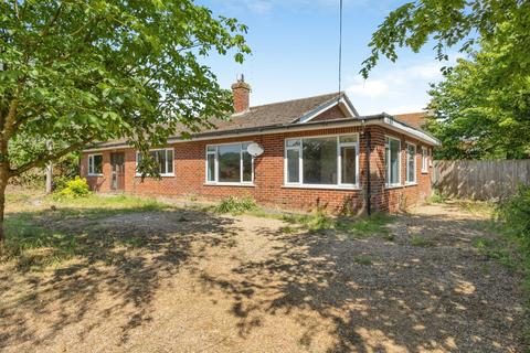 4 bed property, in Kenninghall Road, £375,000