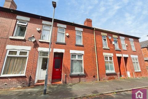 2 bed property, in Kathleen Grove, £230,000