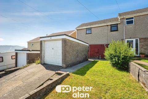 3 bed property, in Hollett Road, £175,000