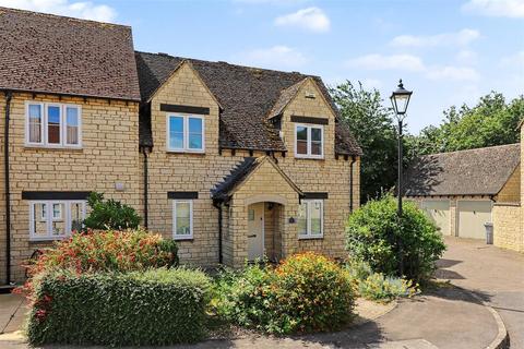 2 bed property, in Birch Drive, £320,000