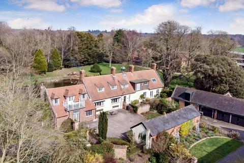 4 bed property, in Wood Hall Drive, £975,000